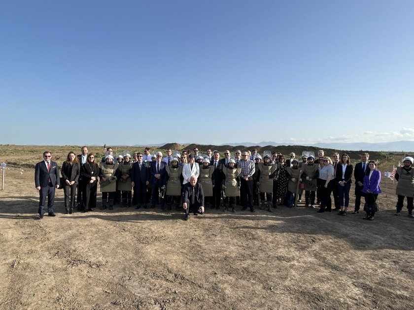 Aİ rəsmisi: “Minatəmizləmədə Azərbaycanın ən böyük dəstəkçisiyik” – FOTO 