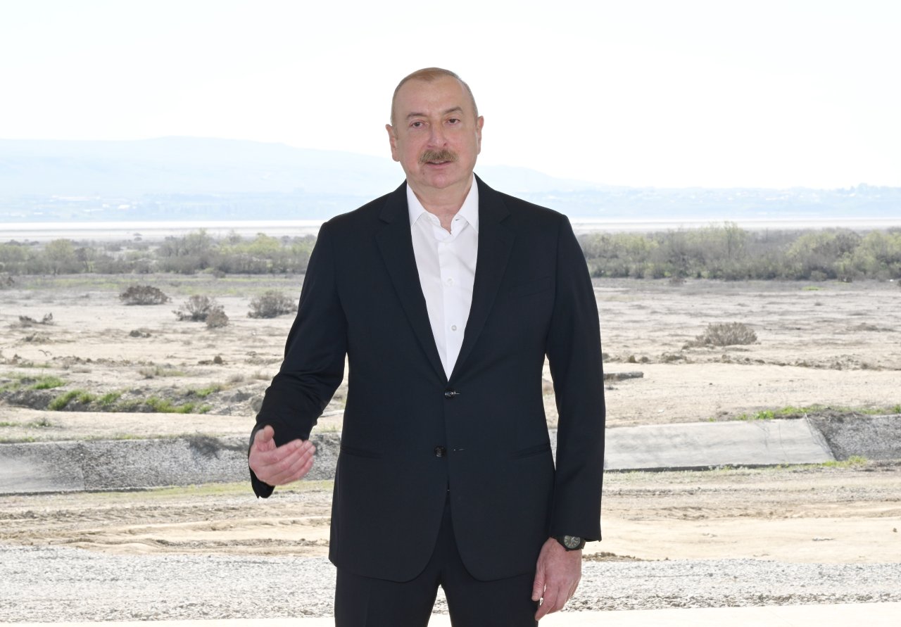 Prezident Şirvan suvarma kanalının təməlini qoydu - FOTO/VİDEO - foto 11