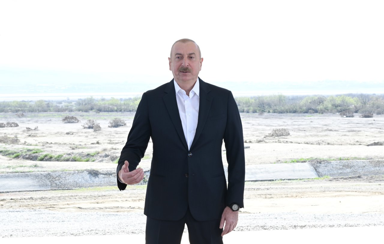 Prezident Şirvan suvarma kanalının təməlini qoydu - FOTO/VİDEO - foto 13