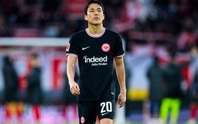 Bundesliqanın ən yaşlı futbolçusu karyerasını başa vurur