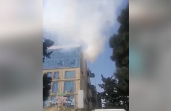 Bakıda əyləncə mərkəzində YANĞIN OLUB - VİDEO Bakıda əyləncə mərkəzində YANĞIN OLUB - VİDEO