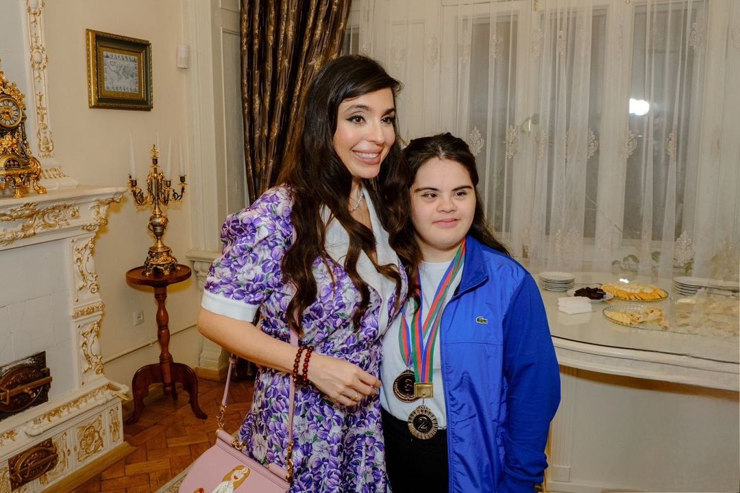 Leyla Əliyeva Azərbaycan Autizm Assosiasiyasının idmançı uşaqları ilə görüşüb - FOTO - foto 6