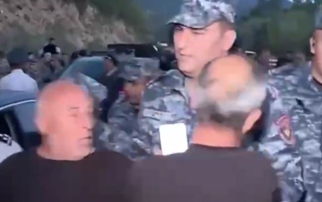 Qazaxla sərhəddə etiraz edən ermənilər saxlanıldı - VİDEO