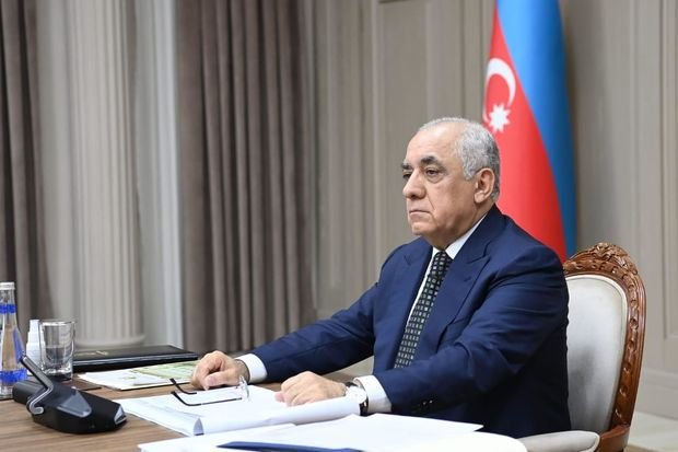Baş nazir iclas keçirdi: Tapşırıqlar verdi - FOTO Baş nazir iclas keçirdi: Tapşırıqlar verdi - FOTO