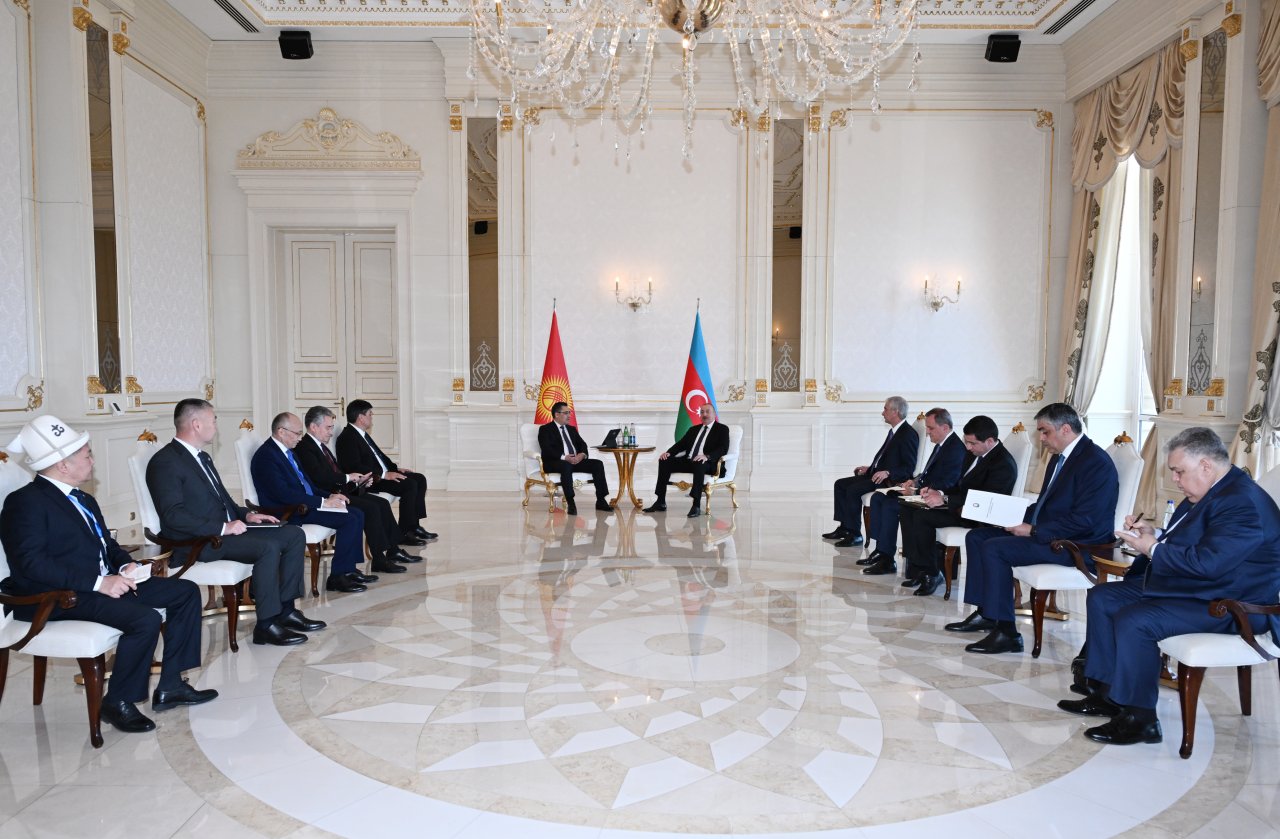 Azərbaycan və Qırğızıstan prezidentlərinin məhdud tərkibdə görüşü başlayıb - FOTO - foto 1