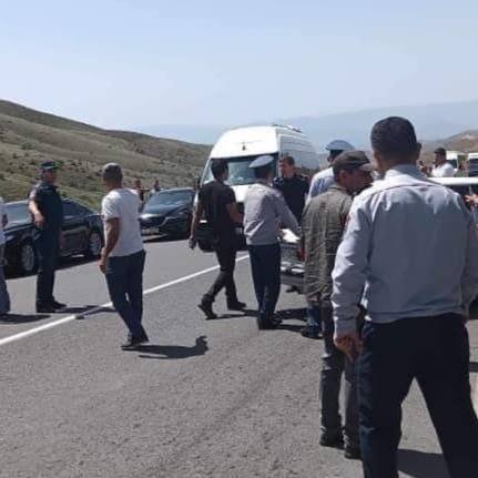 Ermənilər Kərki kəndindən keçən yolu da bağladılar - VİDEO