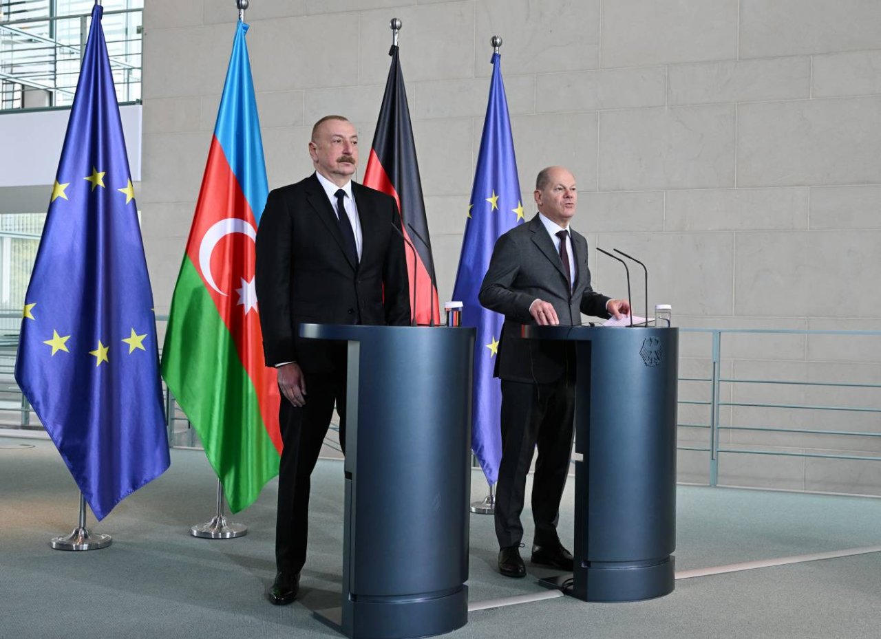 İlham Əliyev və Olaf Şolts birgə mətbuat konfransı keçiriblər – FOTO/VİDEO  - foto 1
