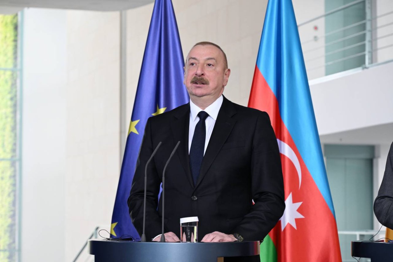 İlham Əliyev və Olaf Şolts birgə mətbuat konfransı keçiriblər – FOTO/VİDEO  - foto 3