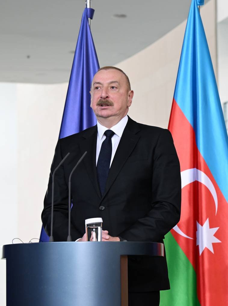 İlham Əliyev və Olaf Şolts birgə mətbuat konfransı keçiriblər – FOTO/VİDEO  - foto 7