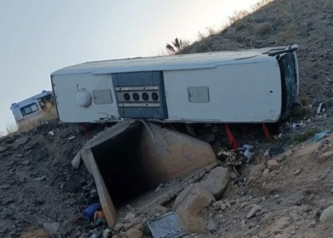 Ermənistana gedən İran turistlərinin avtobusu aşdı: 5 ölü var - VİDEO
