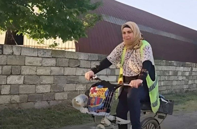 Masallıda velosipedlə işə gedib-gələn yeganə qadın – VİDEO  