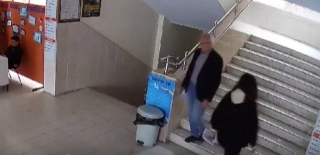 Ankarada şagird məktəbdə müəllimini bıçaqladı - VİDEO