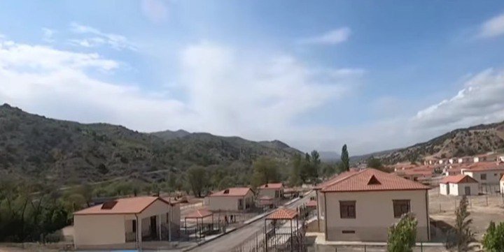 Ermənilərin 30 ildə darmadağın etdiyi kənddəki bərpa işlərindən görüntülər - VİDEO