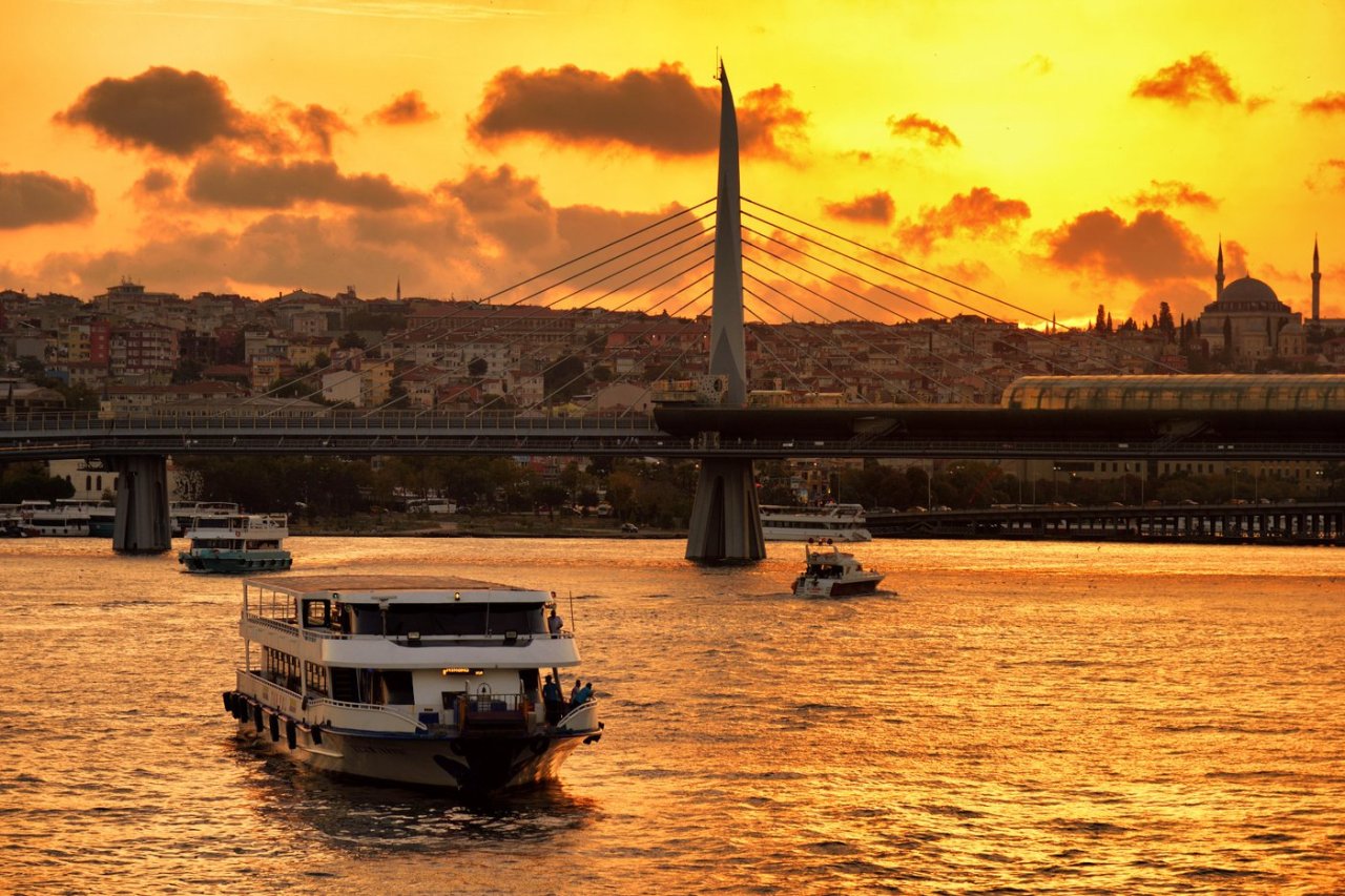 İstanbul boğazı gəmilərin hərəkəti üçün bağlandı - SƏBƏB İstanbul boğazı gəmilərin hərəkəti üçün bağlandı - SƏBƏB
