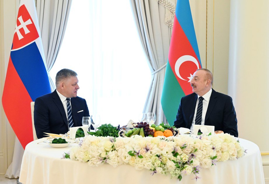 Azərbaycan Prezidentinin adından Slovakiya Baş nazirinin şərəfinə rəsmi nahar VERİLDİ 