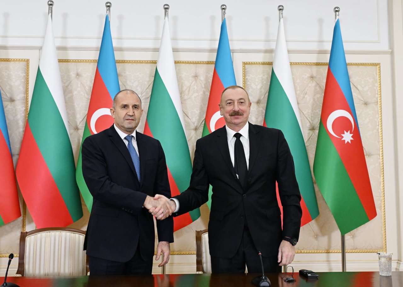 İlham Əliyev və Rumen Radev mətbuata bəyanatlarla çıxış ediblər - FOTO/VİDEO - foto 5