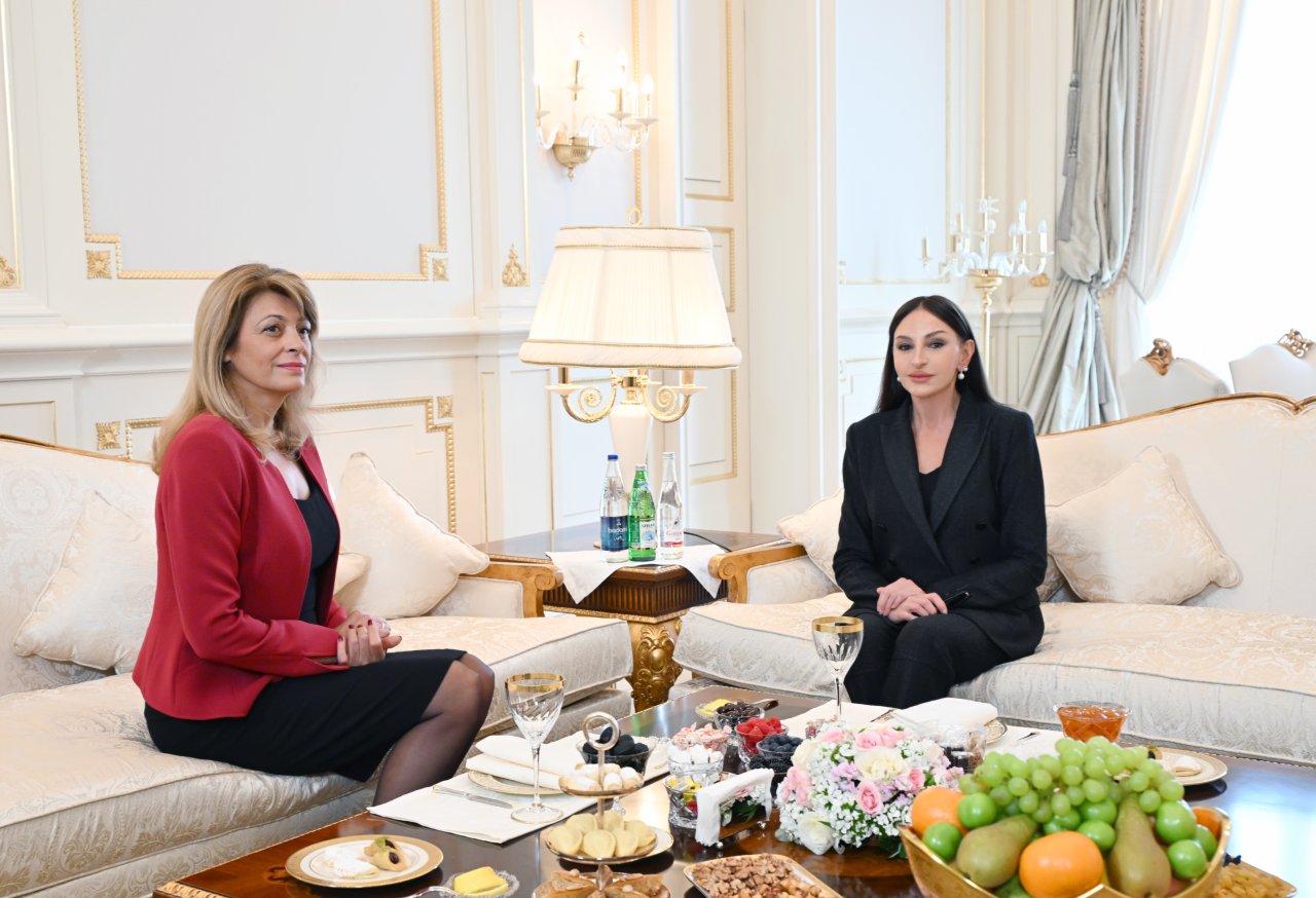 Mehriban Əliyeva Bolqarıstanın birinci xanımı ilə görüşüb - VİDEO Mehriban Əliyeva Bolqarıstanın birinci xanımı ilə görüşüb - VİDEO
