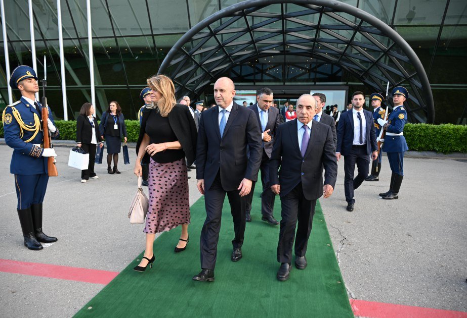 Rumen Radevin Azərbaycana rəsmi səfəri başa çatdı Rumen Radevin Azərbaycana rəsmi səfəri başa çatdı