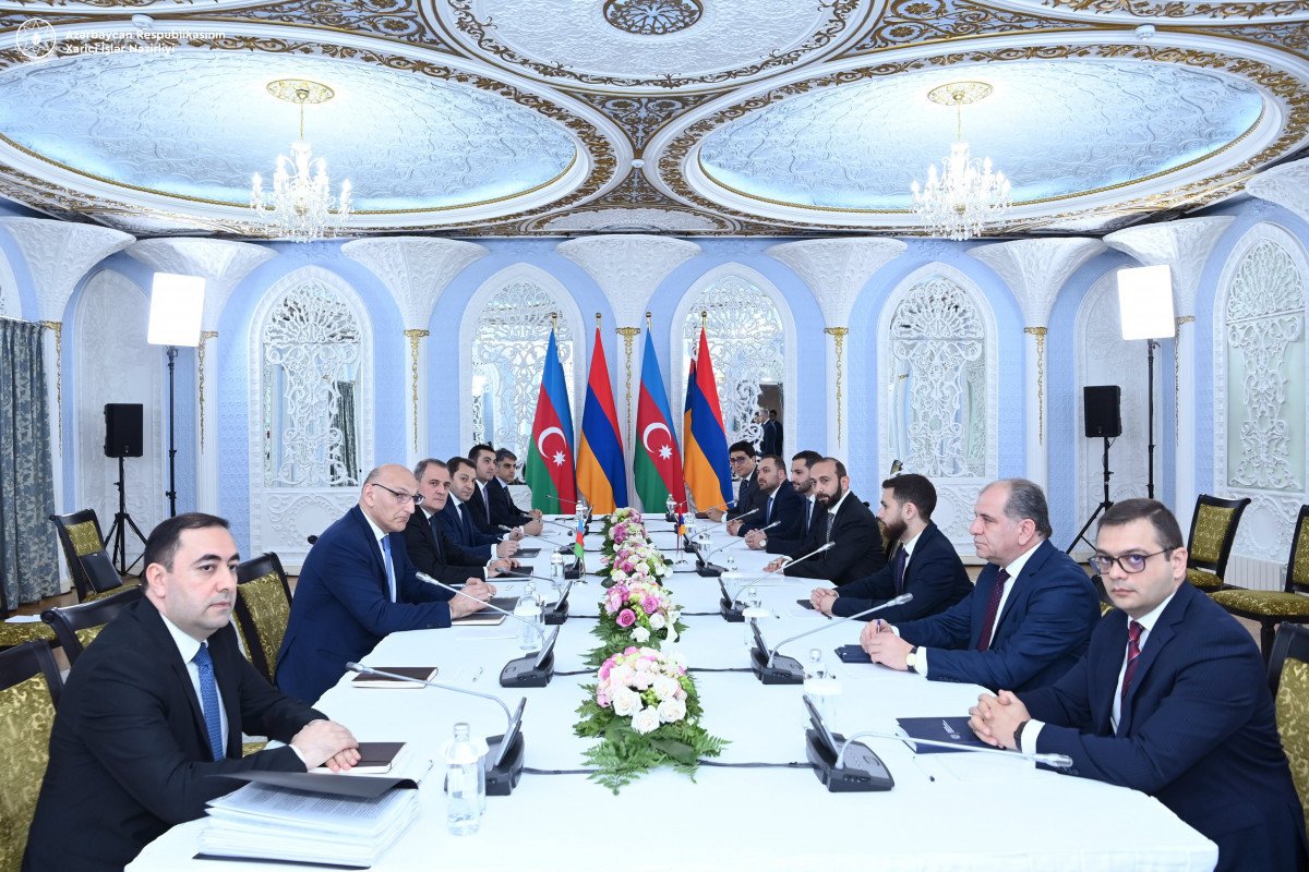 Azərbaycan və Ermənistan XİN başçıları danışıqları davam etdirməyə razılaşıblar