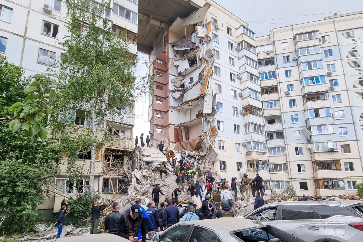 Belqoroda raket zərbəsi: 15 nəfərin cəsədi tapıldı - VİDEO Belqoroda raket zərbəsi: 15 nəfərin cəsədi tapıldı - VİDEO