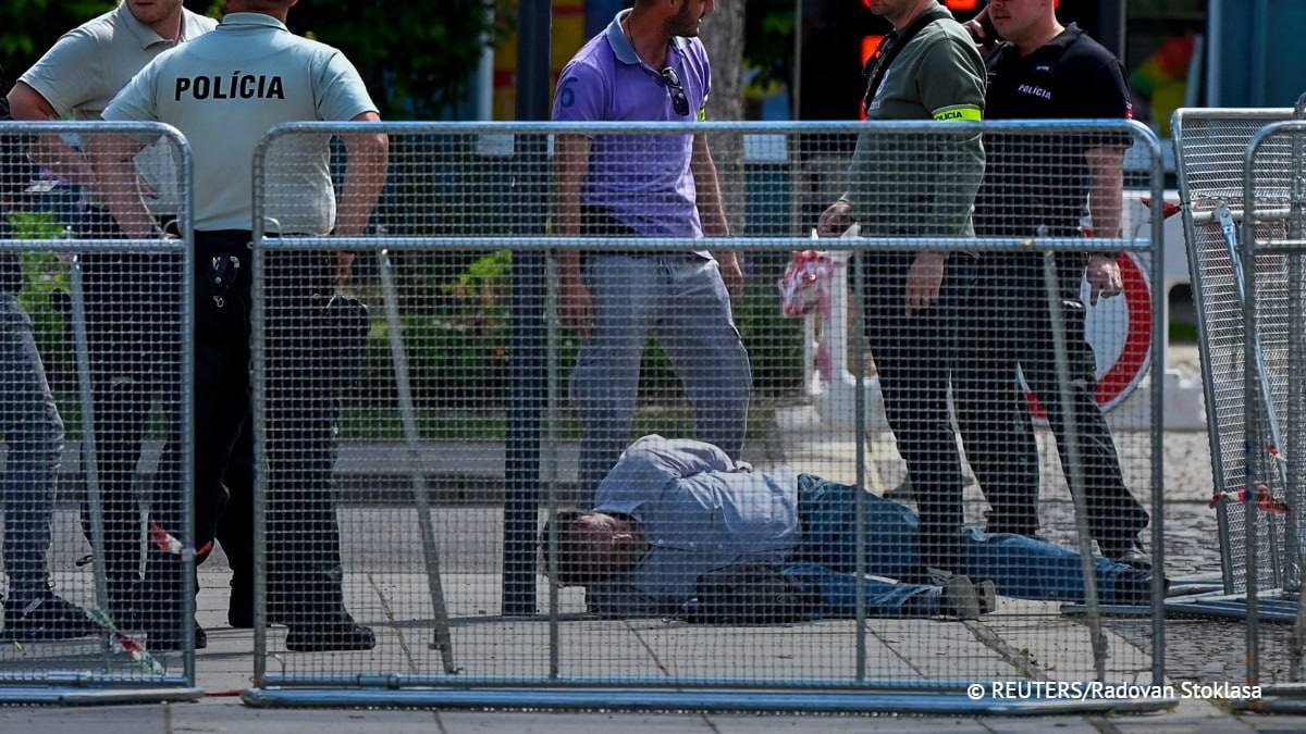 Slovakiyada hökumət binasında atışma: Baş nazir yaralandı - FOTO-VİDEO - foto 1