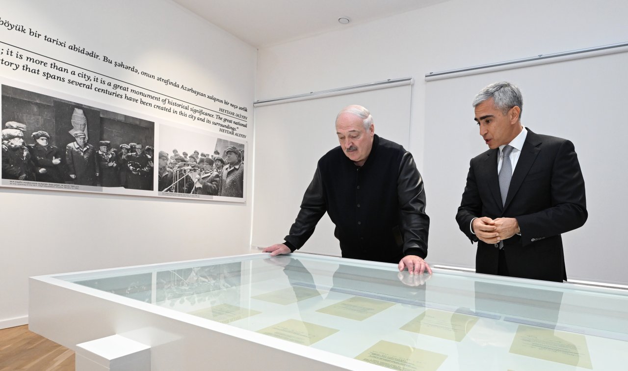 İlham Əliyev və Aleksandr Lukaşenko “Heydər Əliyev və Qarabağ” sərgisində - FOTO   - foto 1