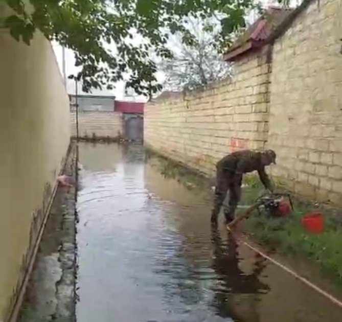 Kürdəmir və Saatlıda bəzi ərazilər subasmaya məruz qalıb - FOTO/VİDEO - foto 1