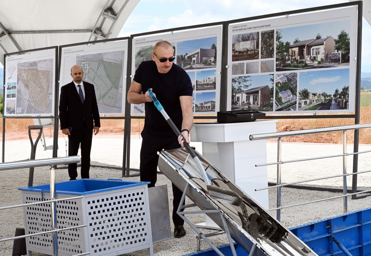 Prezident İlham Əliyev Böyük Mərcanlı kəndinin təməlini qoyub - FOTO/VİDEO - foto 2
