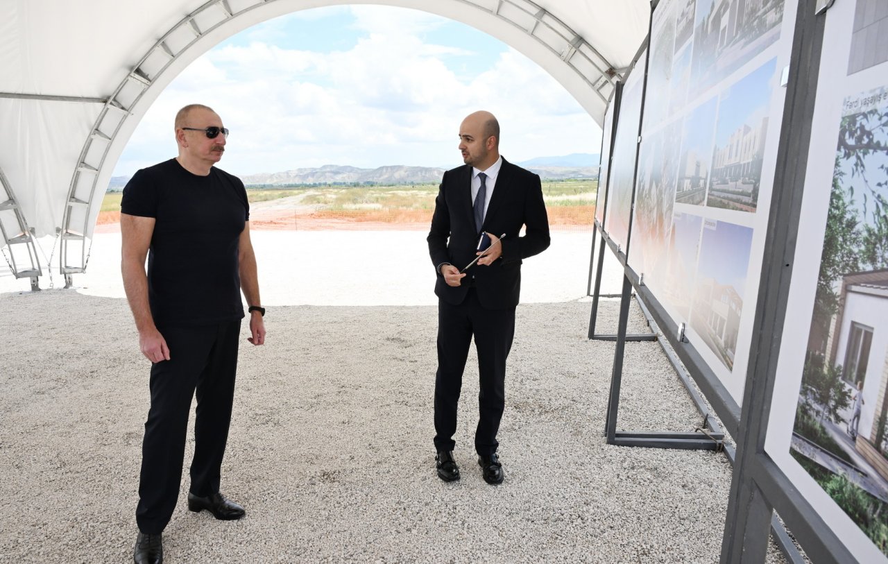 Prezident İlham Əliyev Böyük Mərcanlı kəndinin təməlini qoyub - FOTO/VİDEO - foto 1