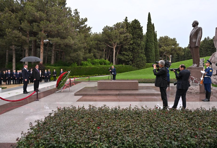 Tacikistan Prezidenti Ulu Öndərin məzarını ZİYARƏT EDİB - FOTO