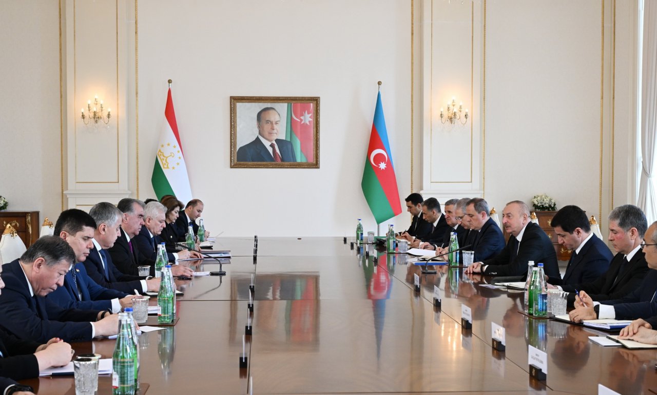 Azərbaycan və Tacikistan prezidentlərinin geniş tərkibdə görüşü KEÇİRİLİB - FOTO