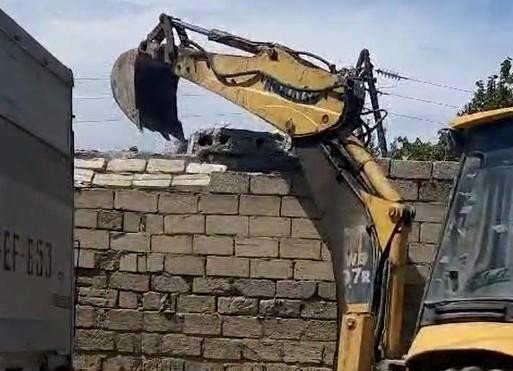 Bakıda qanunsuz tikili söküldü – FOTO/VİDEO