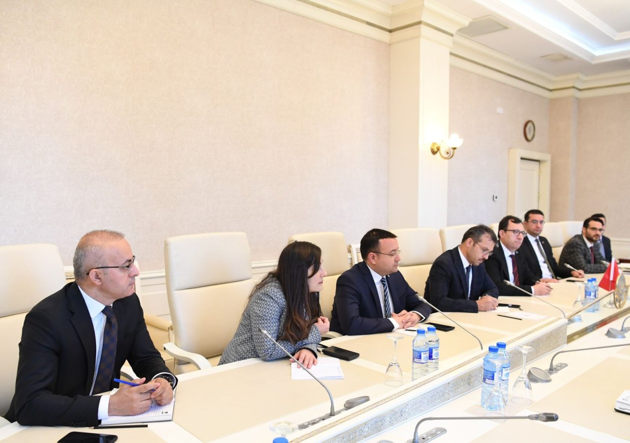 TBMM Baş katibinin müavini Milli Məclisdə bir sıra görüşlər keçirib - FOTO - foto 3