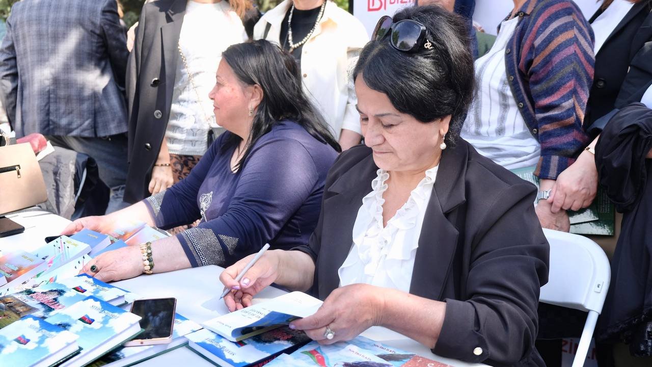 III Türk Dünyası Ədəbiyyat və Kitab Festivalında daha 4 müəllifin imza günü keçirildi – FOTO - foto 4