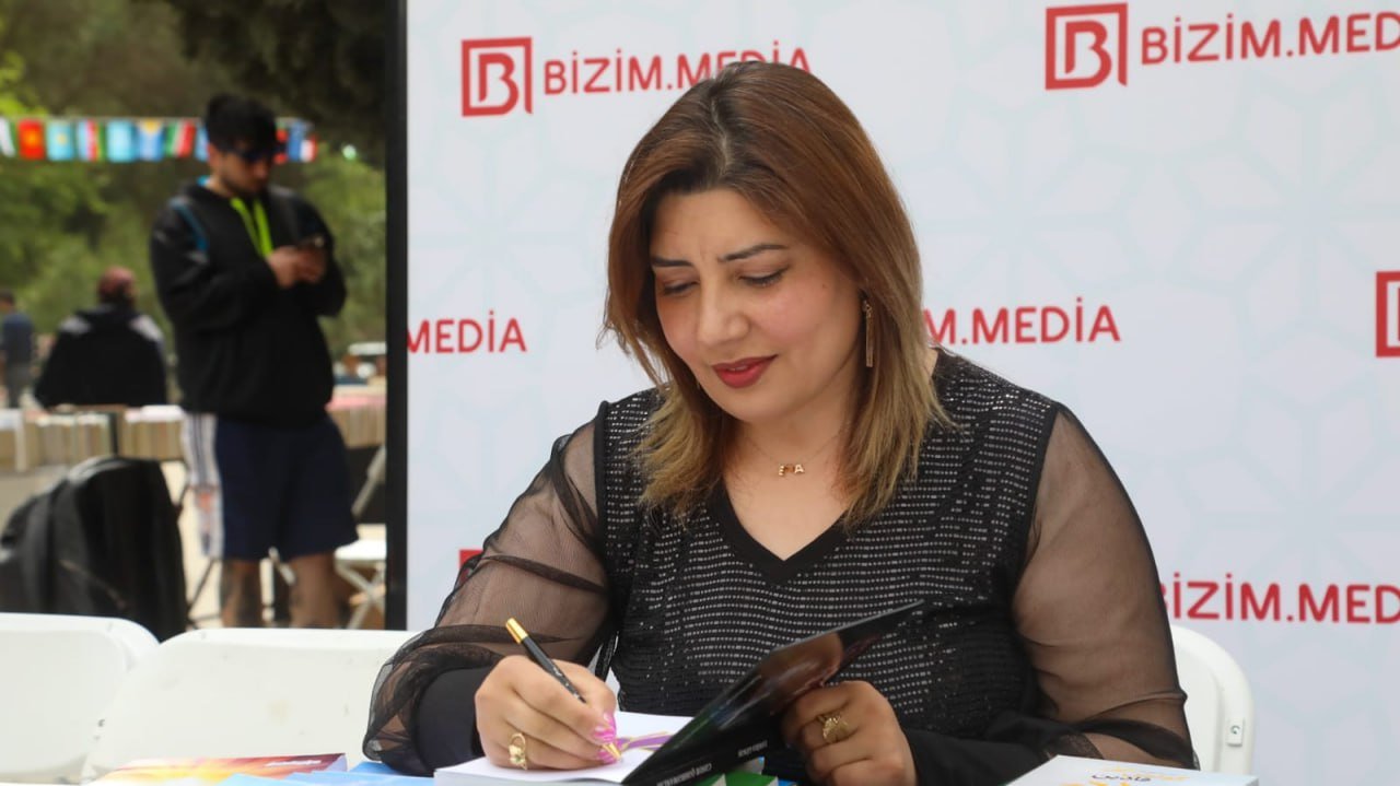 Şairə Esmira Günəşin imza günü keçirildi - FOTO - foto 2