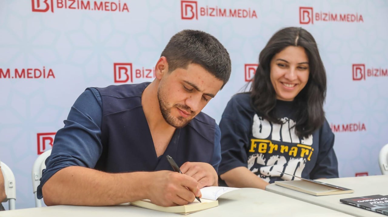 OAR ləqəbli gənc yazarın imza günü keçirildi - FOTO - foto 1