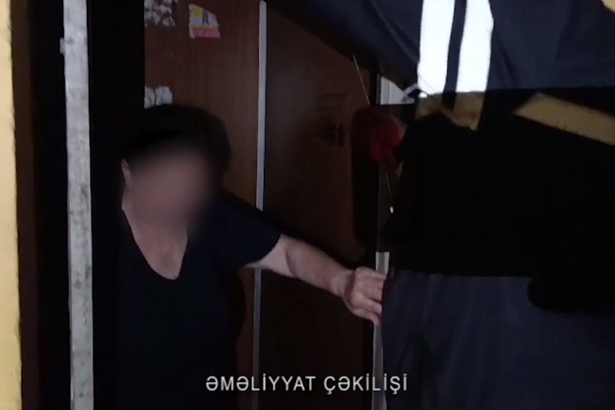 Bakıda yaşayış binasının lifti DAYANDI: Köməksiz qalan qadın belə xilas edildi – VİDEO Bakıda yaşayış binasının lifti DAYANDI: Köməksiz qalan qadın belə xilas edildi – VİDEO