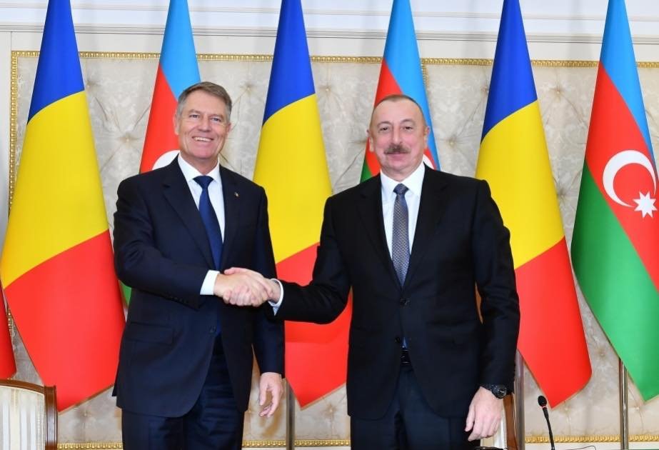 Rumıniyanın Prezidenti İlham Əliyevi TƏBRİK EDİB