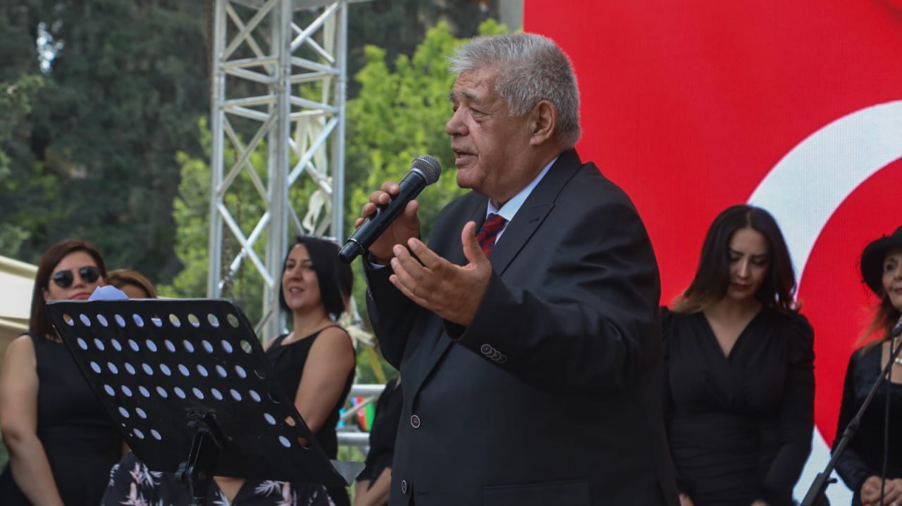 Kitab Festivalında türkiyəli yazarlar Azərbaycan mahnılarını İFA EDİBLƏR – FOTO/VİDEO - foto 5