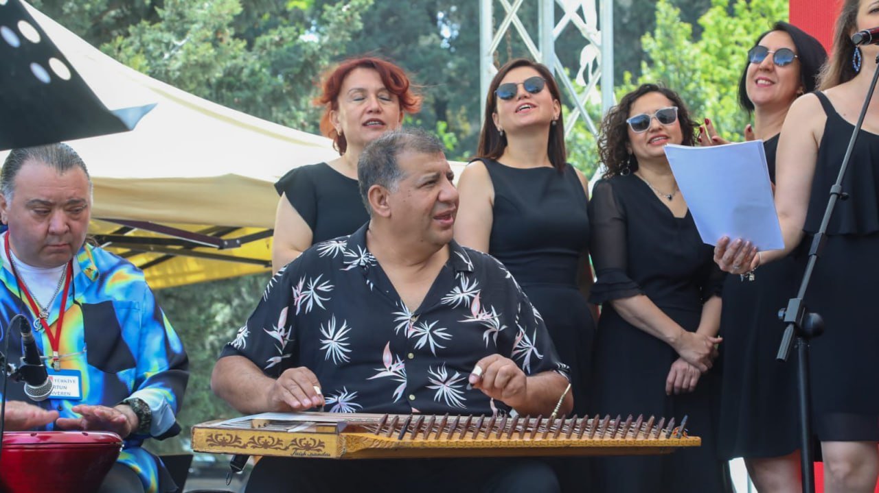 Kitab Festivalında türkiyəli yazarlar Azərbaycan mahnılarını İFA EDİBLƏR – FOTO/VİDEO - foto 6