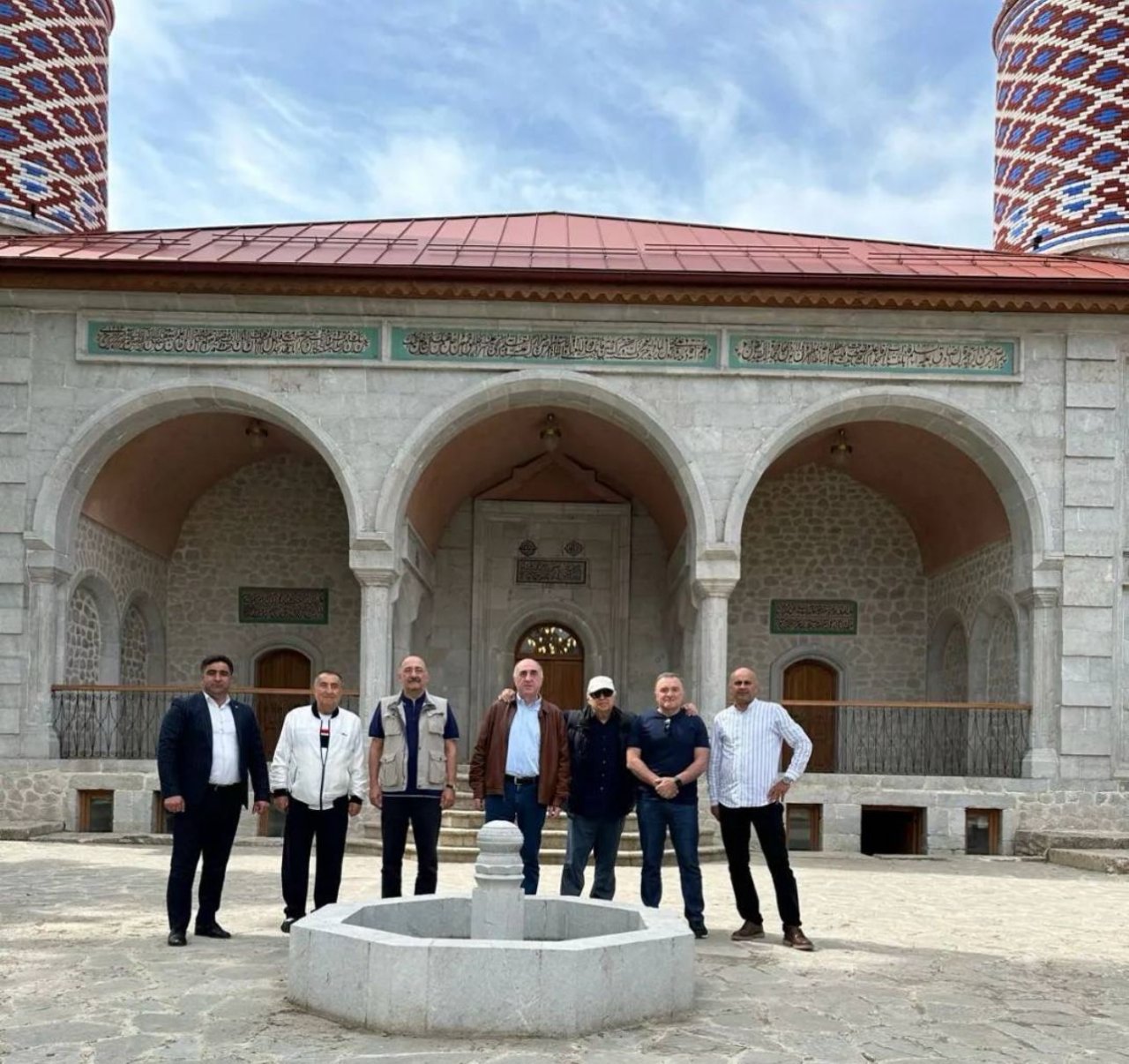 Elmar Məmmədyarovla türkiyəli qonaq arasında Şuşada MARAQLI DİALOQ: “Mən tarixdə qalmışam” - FOTO/VİDEO - foto 1