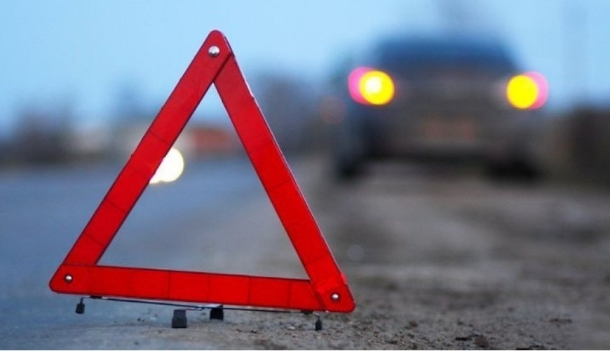 Masallıda avtomobil yol kənarındakı dəmir maneəyə çırpılıb, 1 nəfər xəsarət alıb