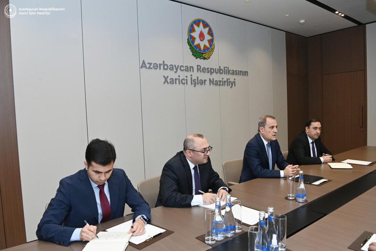 Ceyhun Bayramov ABŞ rəsmisi ilə Ermənistanla sülh prosesini müzakirə etdi – FOTO  - foto 1