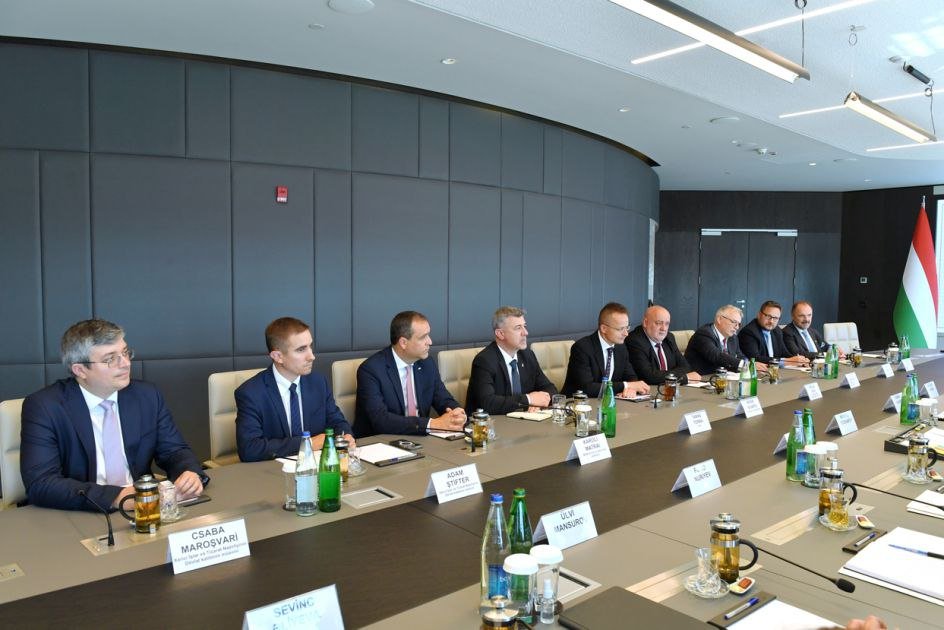 Macarıstan şirkəti “Şahdəniz” yatağında pay alıb - FOTO - foto 2