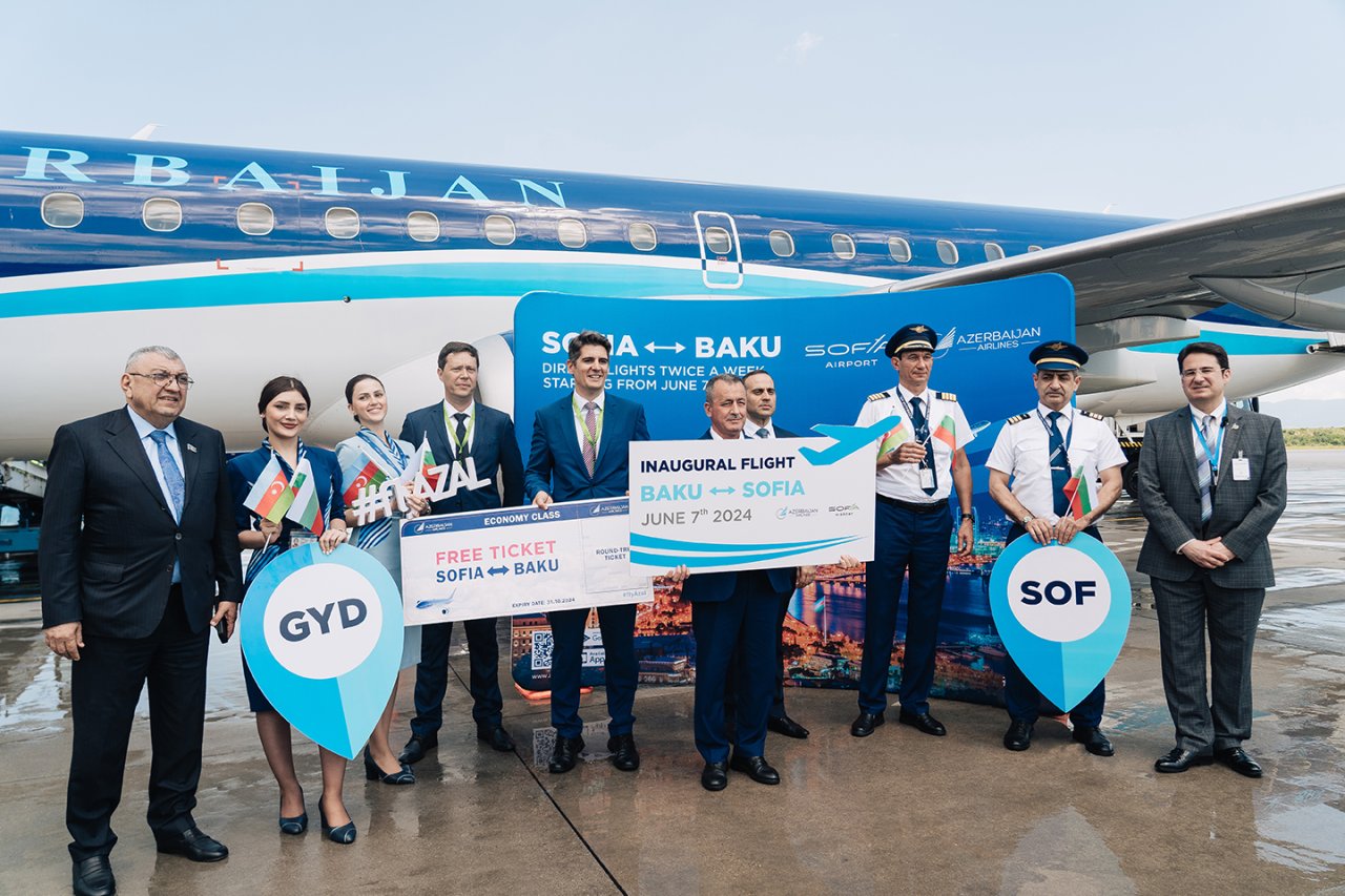 AZAL Sofiyaya ilk reysini yerinə yetirdi - FOTO - foto 3