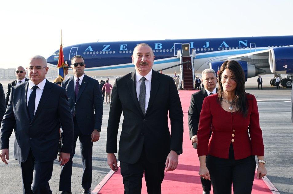 Azərbaycan Prezidenti Misirə rəsmi səfərə gəlib - FOTO