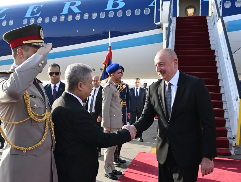 Azərbaycan Prezidenti Misirə rəsmi səfərə gəlib - FOTO - foto 2