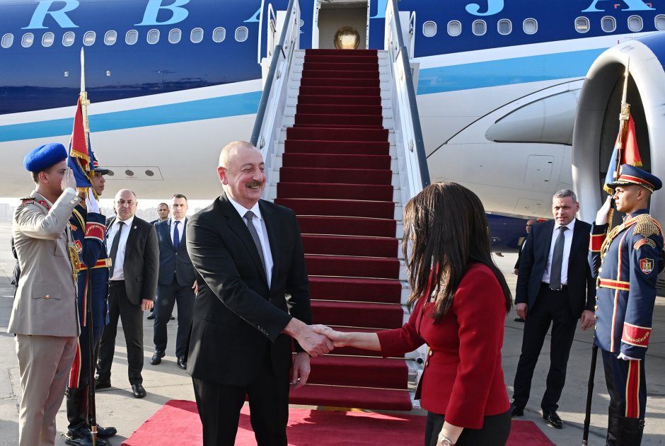 Azərbaycan Prezidenti Misirə rəsmi səfərə gəlib - FOTO - foto 1