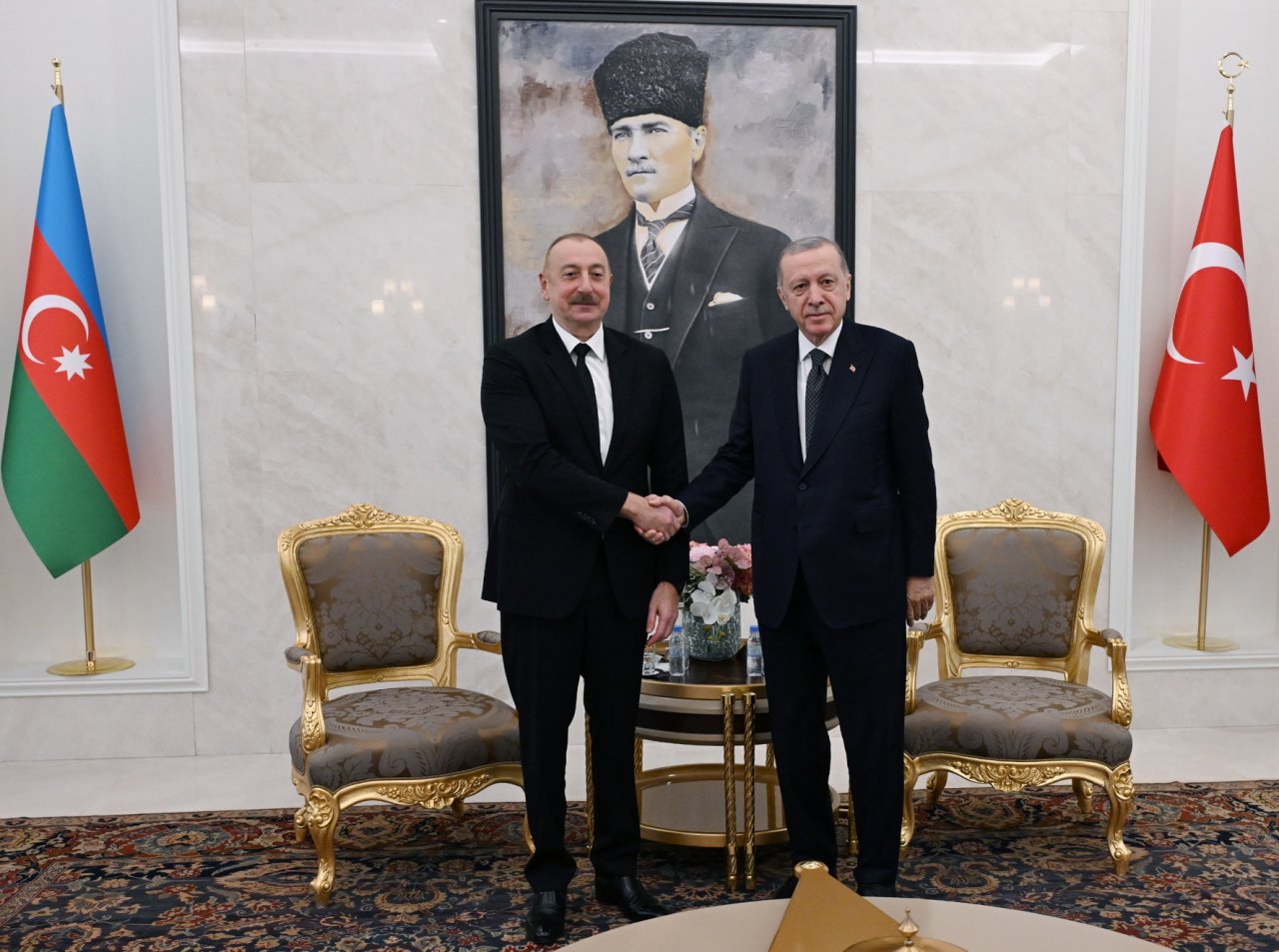 Azərbaycan və Türkiyə prezidentləri Ankaranın Esenboğa Hava Limanında GÖRÜŞDÜLƏR - FOTO
