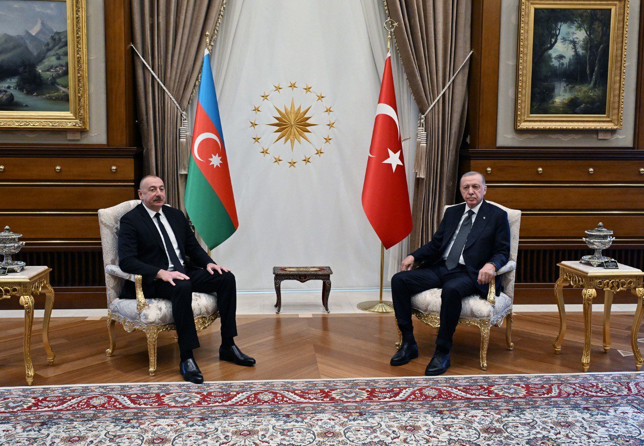 İlham Əliyev Ərdoğanla Bakı-Tbilisi-Qars dəmir yolu ilə bağlı MÜZAKİRƏLƏR APARIB İlham Əliyev Ərdoğanla Bakı-Tbilisi-Qars dəmir yolu ilə bağlı MÜZAKİRƏLƏR APARIB